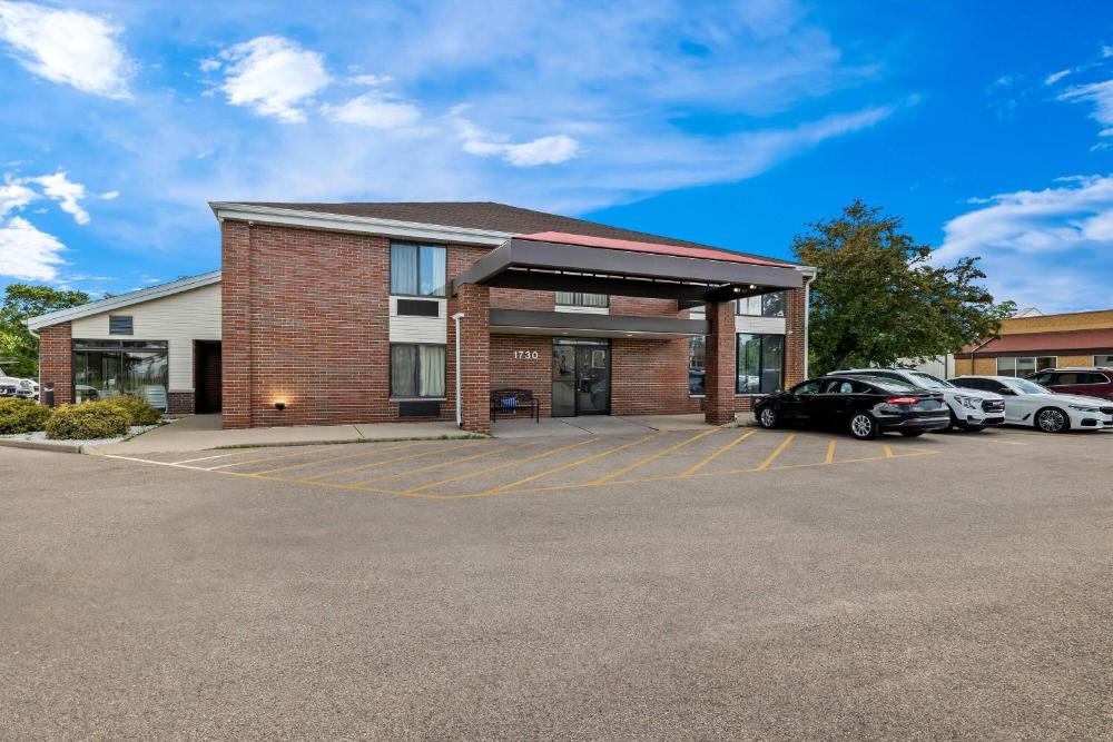Super 8 by Wyndham Watertown WI